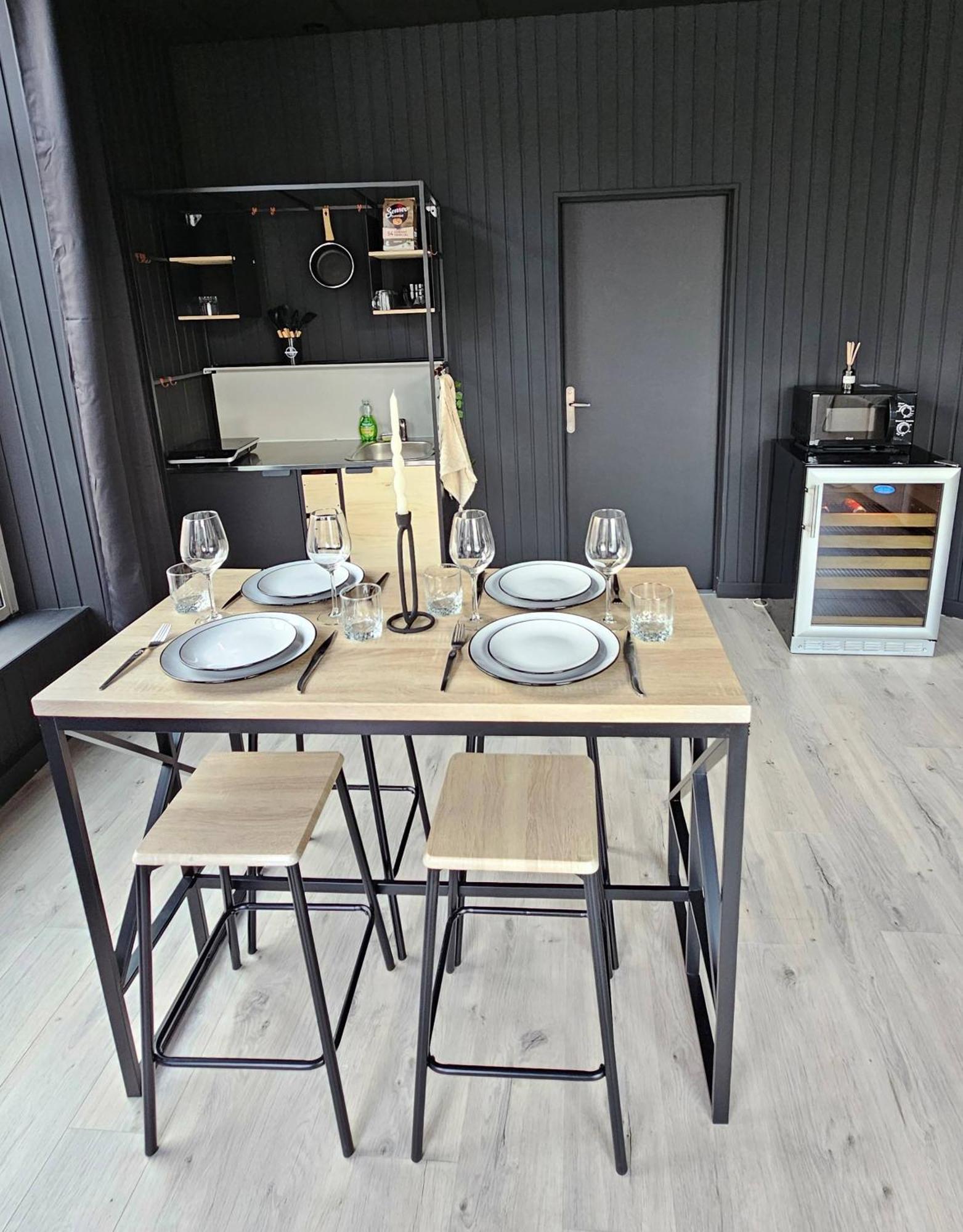 Épinal Black Box Cinema Appartement Avec Balneo מראה חיצוני תמונה