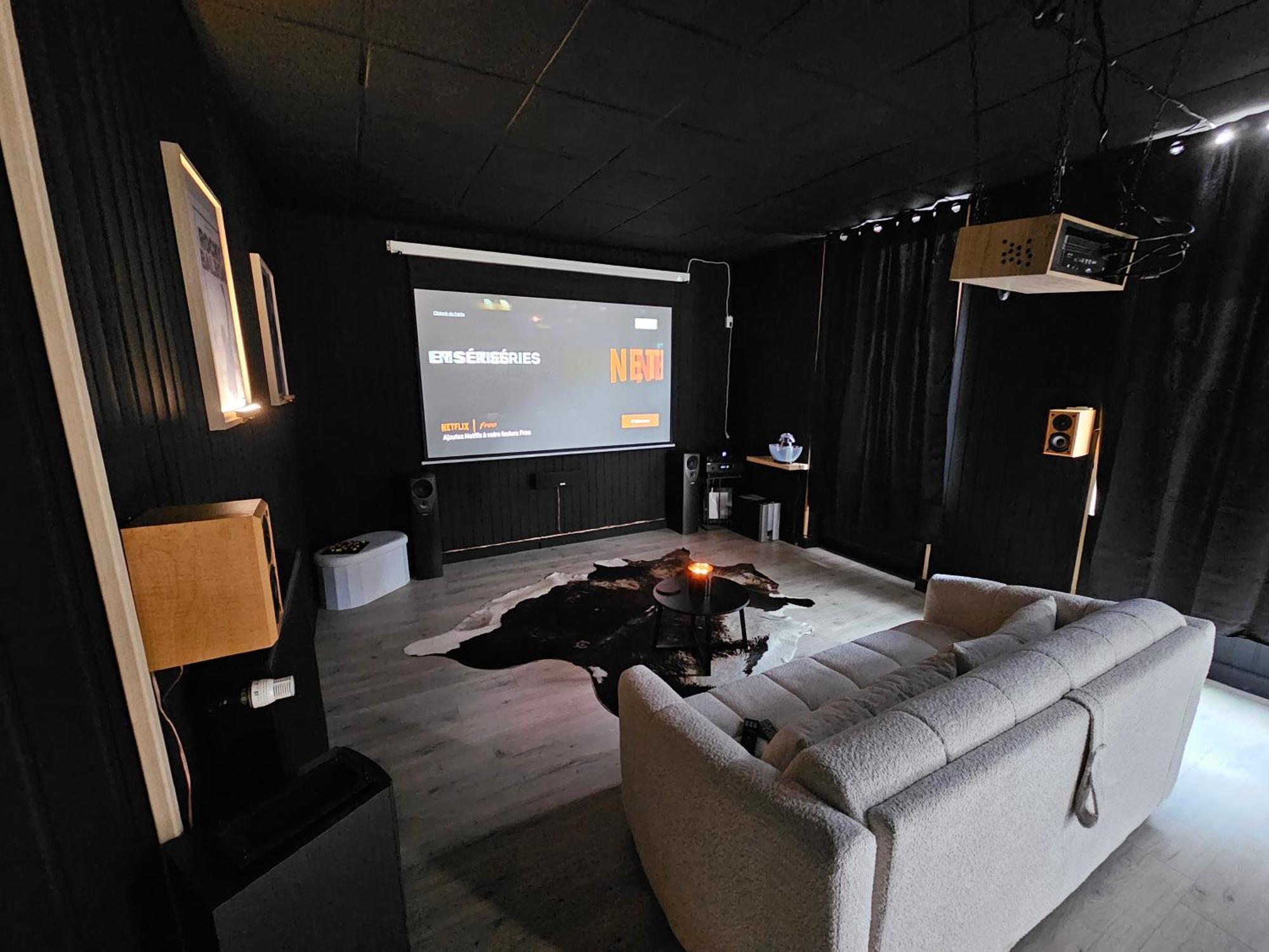 Épinal Black Box Cinema Appartement Avec Balneo מראה חיצוני תמונה