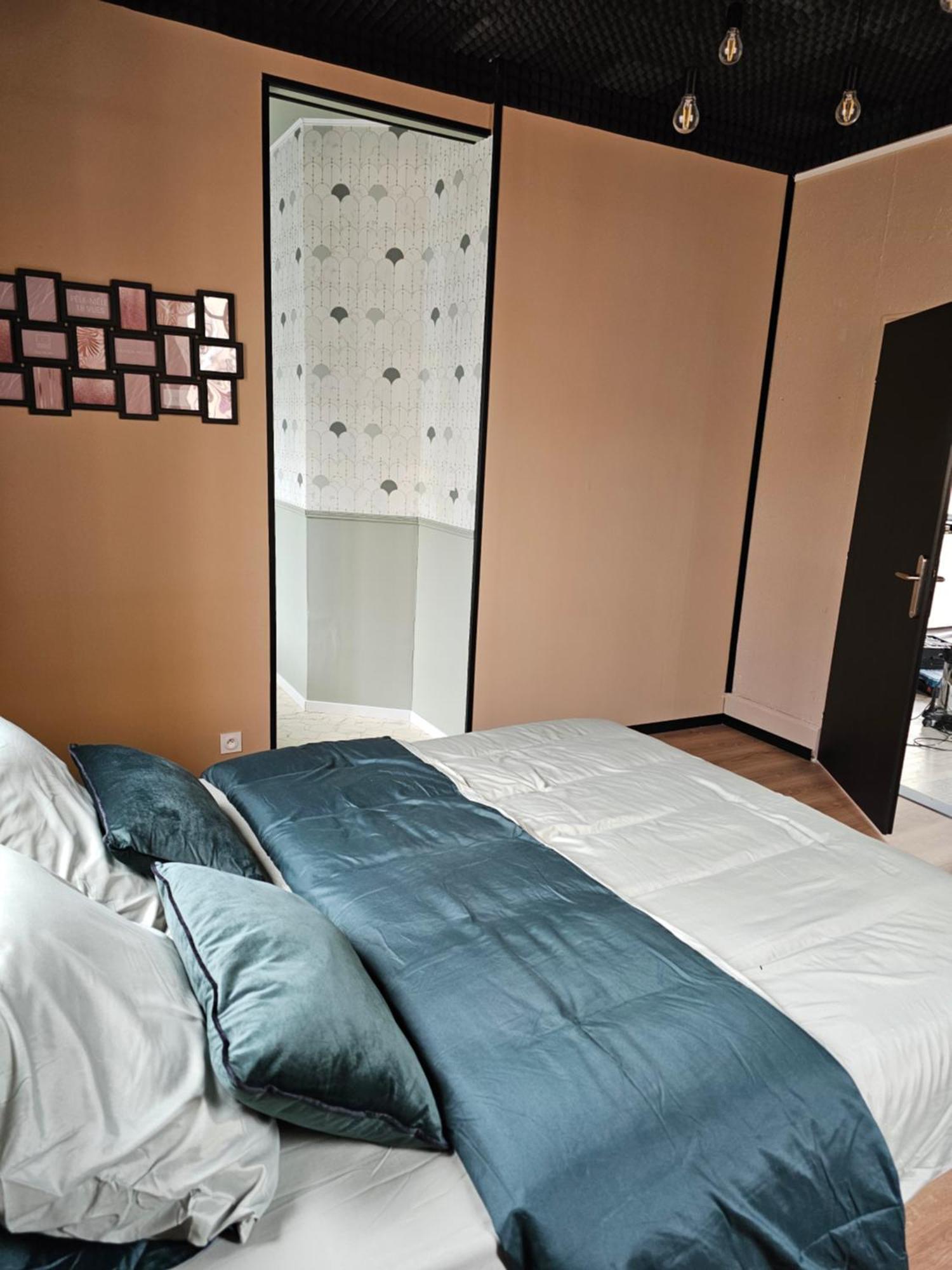 Épinal Black Box Cinema Appartement Avec Balneo מראה חיצוני תמונה