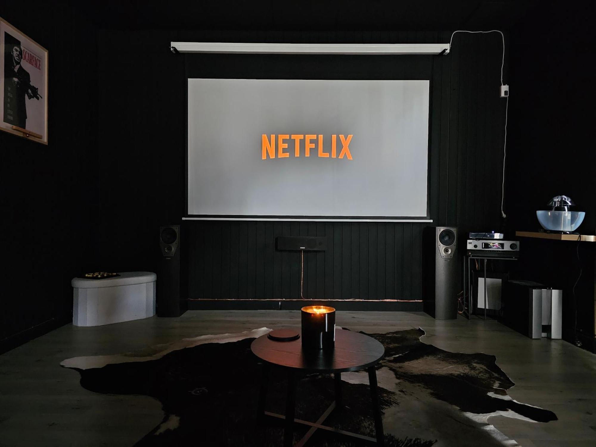 Épinal Black Box Cinema Appartement Avec Balneo מראה חיצוני תמונה